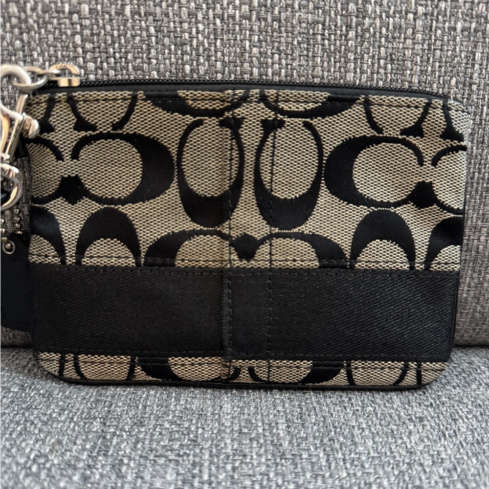 Small Coach wristlet - Picture 2 of 5